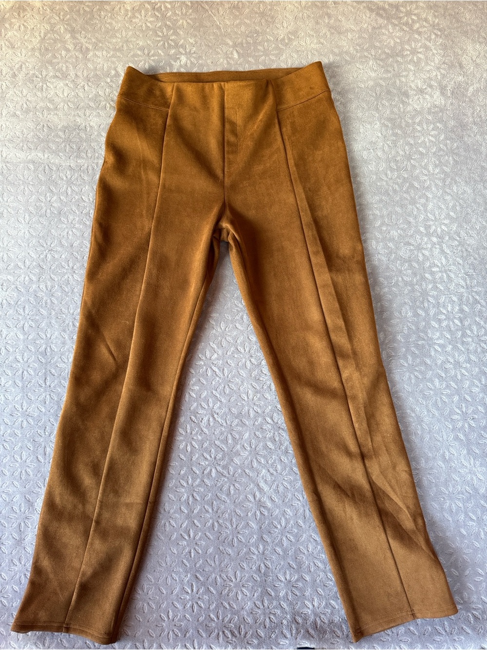 HUE Women's Straight Leg faux suede pull on pants size large